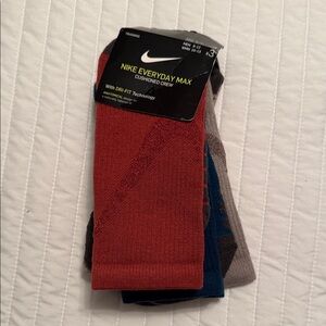 Nike Everyday Max Cushioned Crew Socks - Red, Gray, Blue